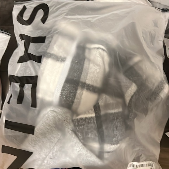 Plaid “Shacklet” size 1X - Picture 3 of 3